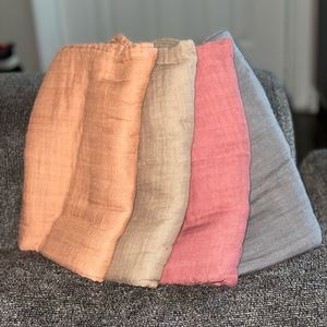Momcozy Muslin Swaddle Blankets (pack of 4)